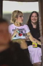 HALSEY Leaves Machine Gun Kelly