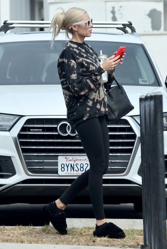 HEATHER RAE YOUNG Heading to Pilates Class in Newport Beach 07/20/2022