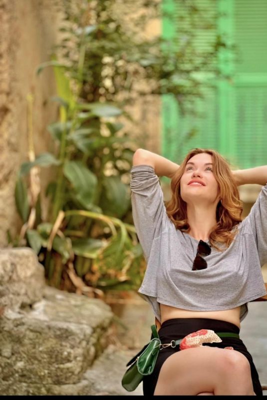 HOLLAND RODEN - Instagram Photos 07/05/2022