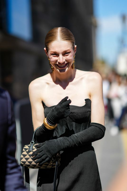 HUNTER SCHAFER Leaves Schiaparelli Fashion Show in Paris 07/04/2022