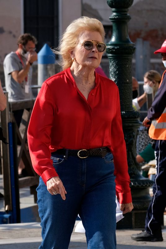 JANE FONDA, DIANE KEATON, CANDICE BERGEN and MARY STEENBURGEN  on the Set of Book Club 2 in Venice 07/11/2022