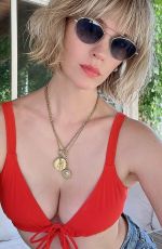 JANUARY JONES - Instagram Photos 07/10/2022