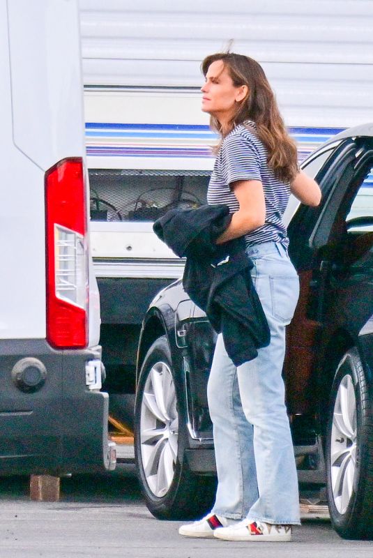 JENNIFER GARNER on the Set of The Last Thing He Told Me in Los Angeles 07/19/2022