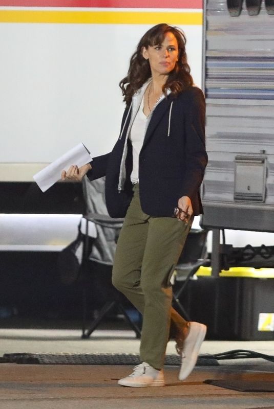 JENNIFER GARNER on the set of The Last Thing He Told Me in Los Angeles 07/29/2022