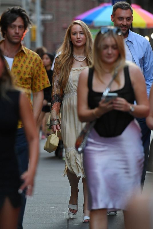 JENNIFER LAWRENCE and Cooke Maroney Out for Dinner at Balthazar in New York 07/09/2022