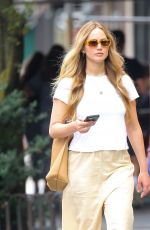JENNIFER LAWRENCE Out on a Solo Walk in New York 07/07/2022
