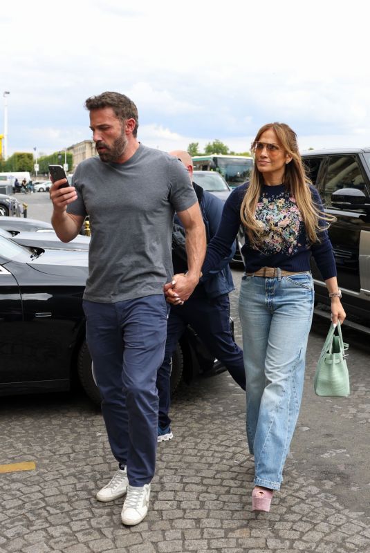 JENNIFER LOPEZ and Ben Affleck Arrives at Crillon Hotel in Paris 07/26/2022