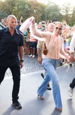 JENNIFER LOPEZ and Ben Affleck Arrives at Their Hotel in Paris 07/25/2022