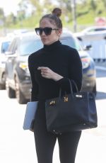 JENNIFER LOPEZ Arrives at a Gym in Los Angeles 07/19/2022