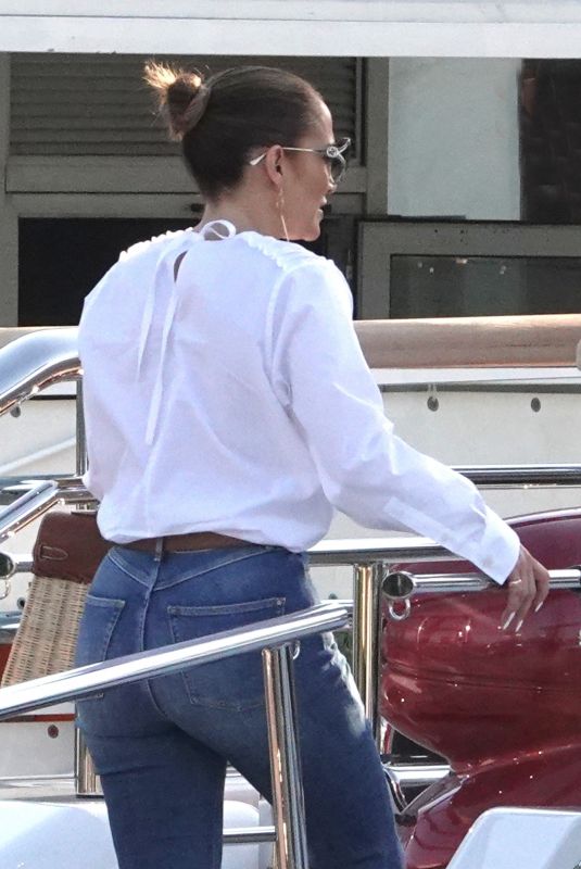 JENNIFER LOPEZ Arrives on a Boat in Naples 07/28/2022