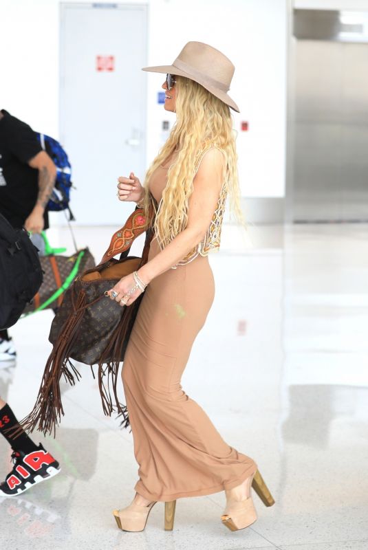JESSICA SIMPSON Arrives at LAX in Los Angeles 07/02/2022