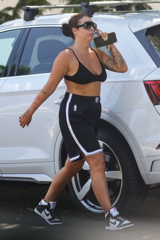 JESY NELSON Out Hikiig in Calabasas 07/19/2022
