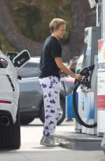 JOJO SIWA at a Gas Station in Los Angeles 07/28/2022