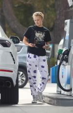 JOJO SIWA at a Gas Station in Los Angeles 07/28/2022