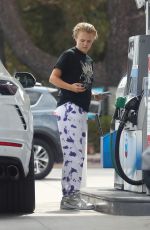 JOJO SIWA at a Gas Station in Los Angeles 07/28/2022
