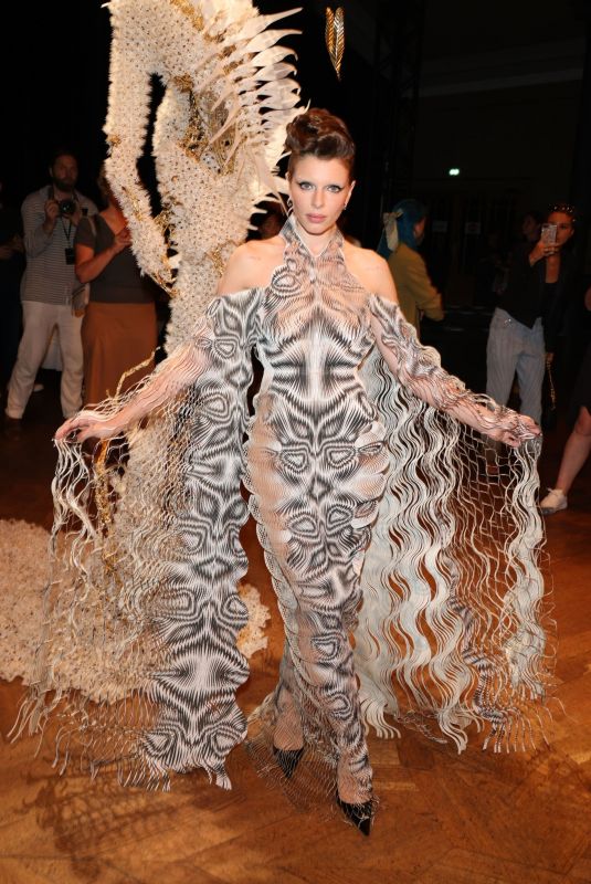 JULIA FOX at Iris Van Herpen Fall/Winter 2022/2023 Show at Paris Fashion Week 07/04/2022