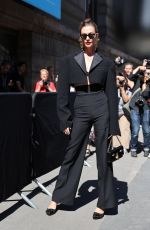 KARLIE KLOSS Arrives at Schiaparelli Fashion Show in Paris 07/04/2022
