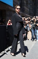 KARLIE KLOSS Arrives at Schiaparelli Fashion Show in Paris 07/04/2022