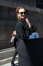 KARLIE KLOSS Arrives at Schiaparelli Fashion Show in Paris 07/04/2022