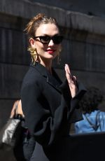 KARLIE KLOSS Arrives at Schiaparelli Fashion Show in Paris 07/04/2022