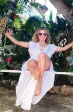 KATHERYN WINNICK - Instagram Photos and Videos 07/03/2022