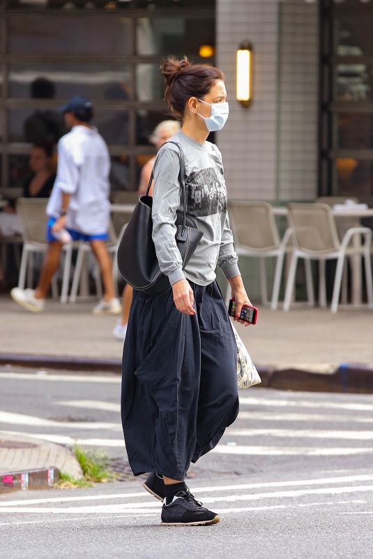 KATIE HOLMES Out and About in New York 07/07/2022