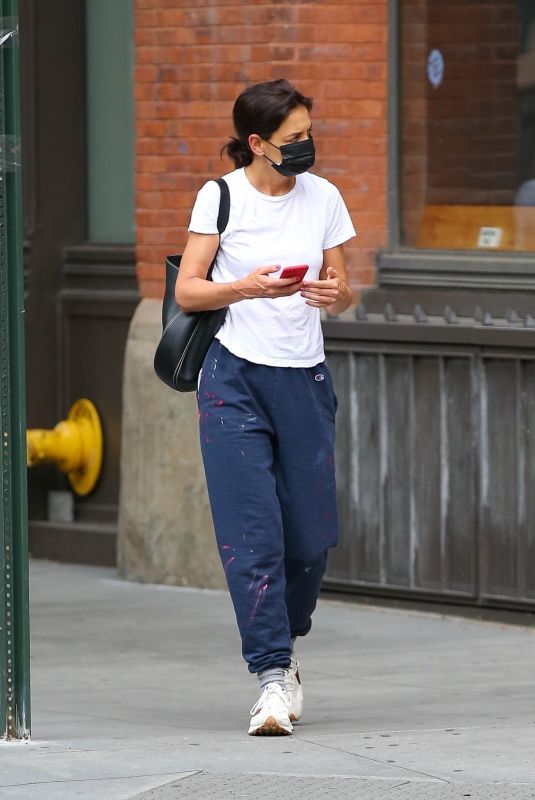 KATIE HOLMES Out and About in New York 07/29/2022
