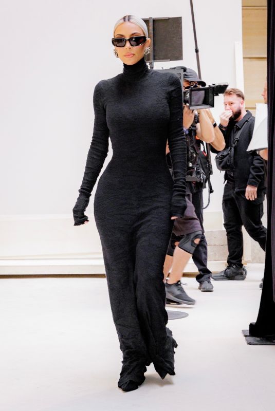 KIM KARDASHIAN Arrives at Balenciaga Fall/Winter 2022/2023 Haute-Couture Fashion Show in Paris 07/06/2022
