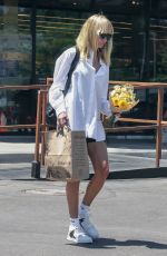 KIMBERLY STEWART Shopping for Goceries and Fresh Flowers in Los Angeles 07/09/2022