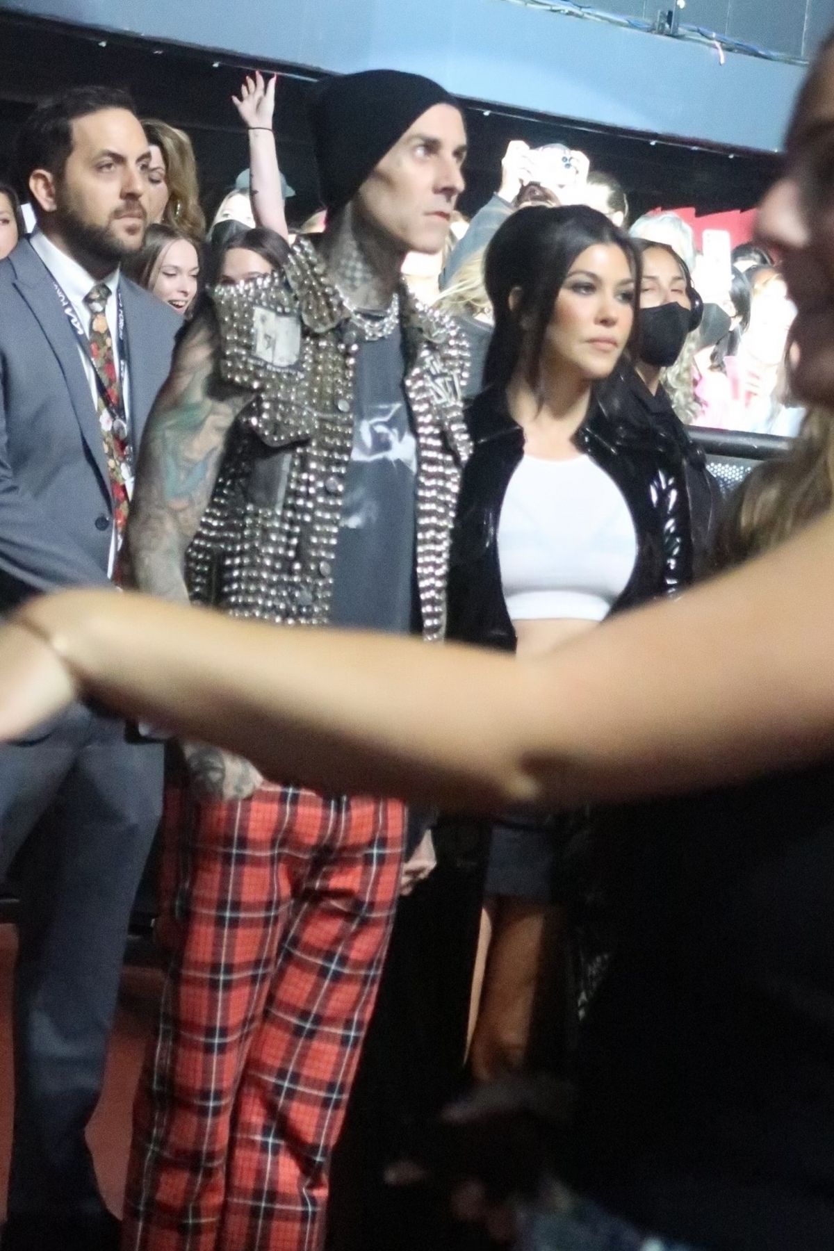 kourtney-kardashian-and-travis-barker-at-machine-gun-kelly-s-concert-in