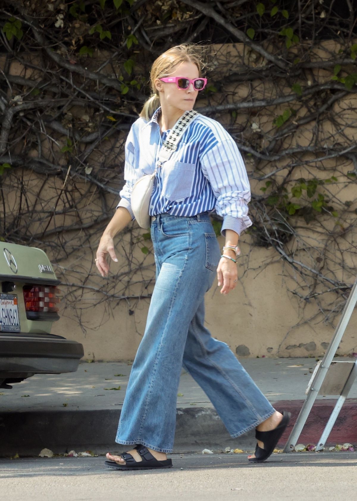 Kristen Bell ✾  Celebrity jeans, Kristen bell, Blonde celebrities