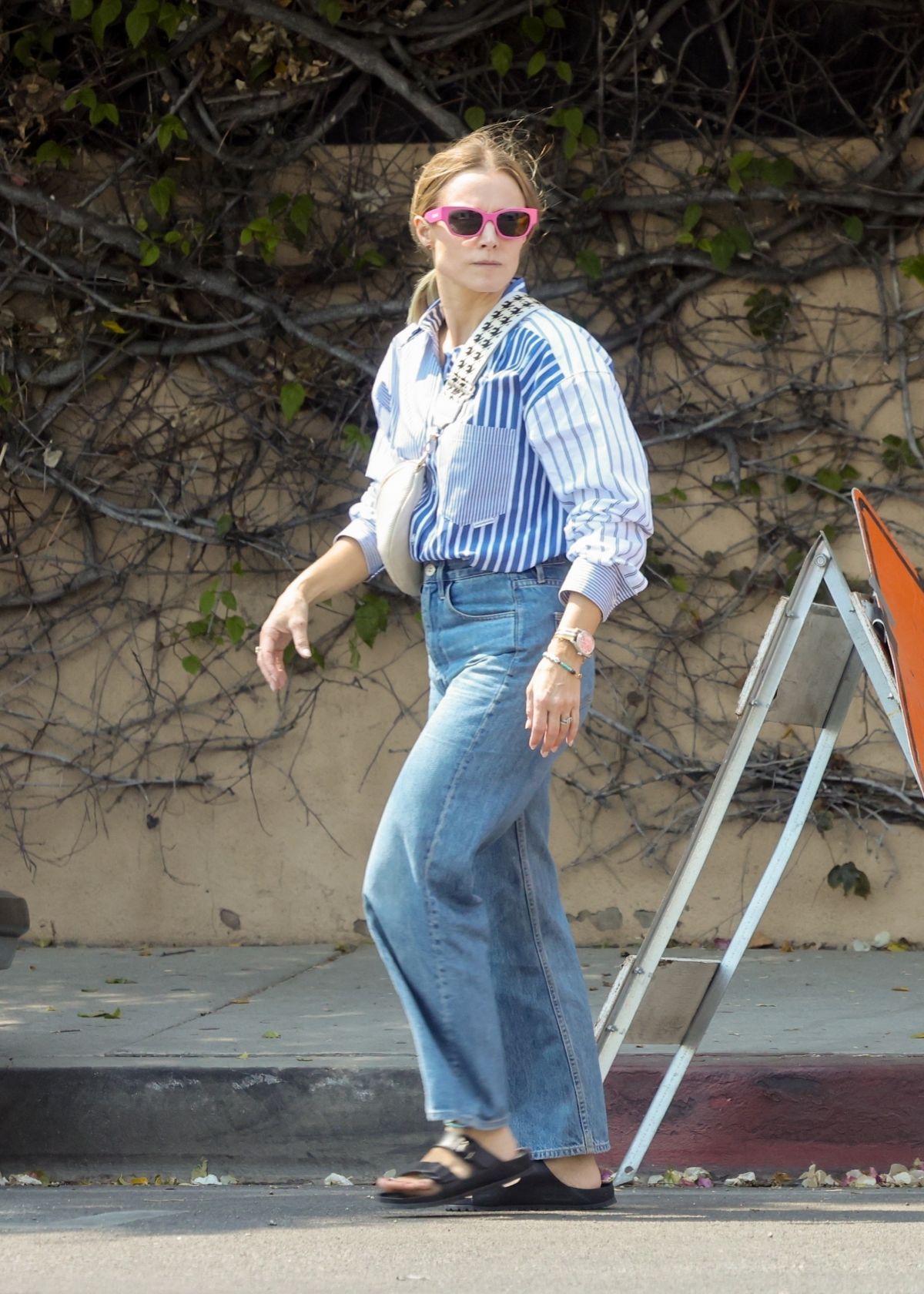 Kristen Bell ✾  Celebrity jeans, Kristen bell, Blonde celebrities