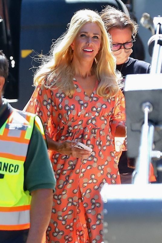 KRISTEN WIIG on the set of Mr. and Mrs. American Pie in Los Angeles 07/15/2022