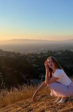 LAUREN ORLANDO - Instagram Photos and Video 07/27/2022