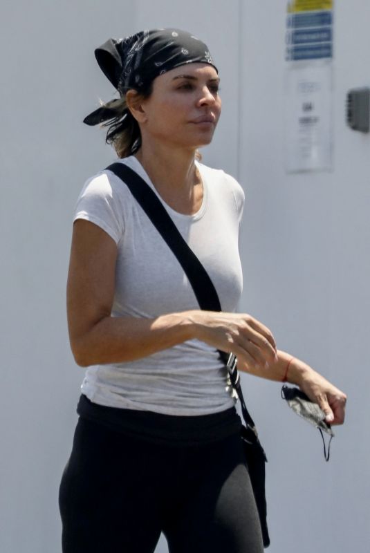 LISA RINNA Shopping at Erewhon Market in Los Angeles 07/29/2022