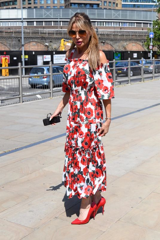 LIZZIE CUNDY Heading to Westfield in London 07/18/2022