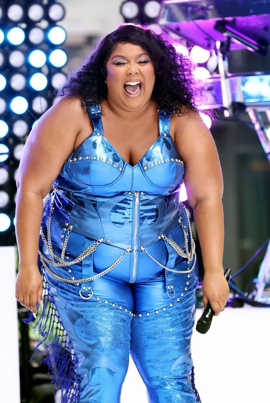 LIZZO PERFORMS at Today Show at Rockefeller Plaza in New York 07/15/2022