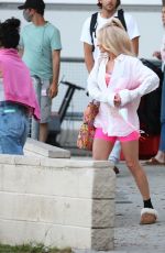 MARGOT ROBBIE Leaves Barbie Seton Her 32nd Birthday 07/02/2022