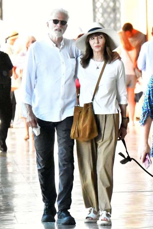 MARY STEENBURGEN and Ted Danson Out on Vacation in Venice 07/08/2022