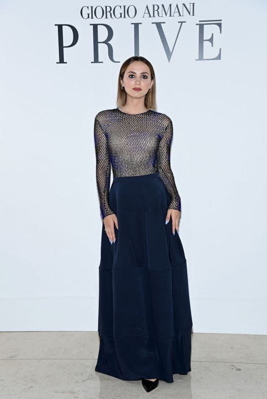 MAUDE APATOW at Giorgio Armani Prive Haute Couture Fall/Winter Show at Paris Fashion Week 07/05/2022