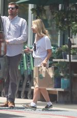 MELISSA COHEN Shopping at Whole Foods in Malibu 07/21/2022