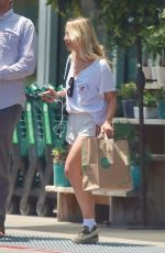 MELISSA COHEN Shopping at Whole Foods in Malibu 07/21/2022