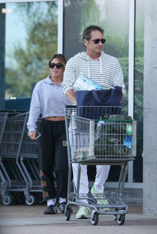 MONIQUE PENDLEBERRY and David Duchovny Shopping at Erewhon Market in Calabasas 07/18/2022