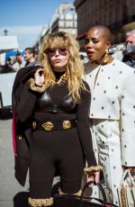 NATASHA LYONNE Arrives at Schiaparelli Haute Couture Fall/Winter 2022/2023 Show at Paris Fashion Week 07/04/2022