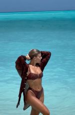 NATASHA OAKLEY - Insagram Photos 06/30/2022