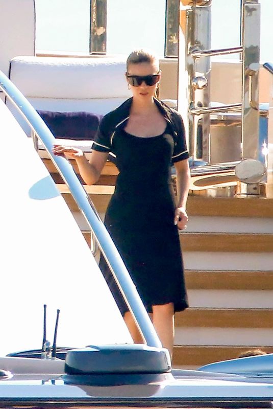 NICOLA PELTZ and Brooklyn Beckham Visiting James Packer