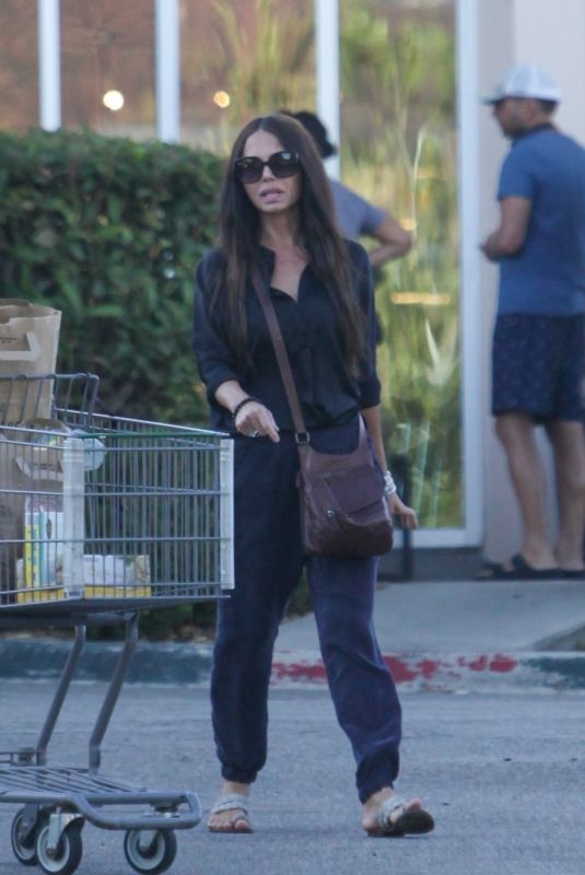 OKSANA GRIGORIEVA Out Shopping in Calabasas 07/19/2022