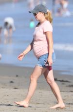 Pregnant HEIDI MONTAG Out at a Beach in Los Angeles 07/15/2022