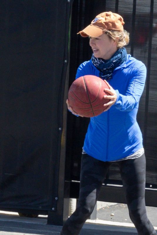 RENNE ZELLWEGER Out Play Basketball in Orange County 07/10/2022