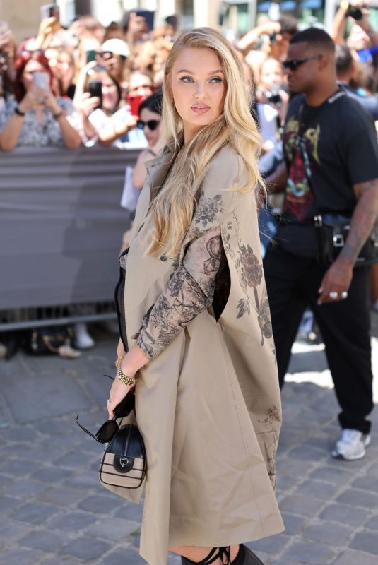 ROMEE STRIJD Arrives at Christian Dior Fall/Winter 2022/2023 Show at Paris Fashion Week 07/04/2022